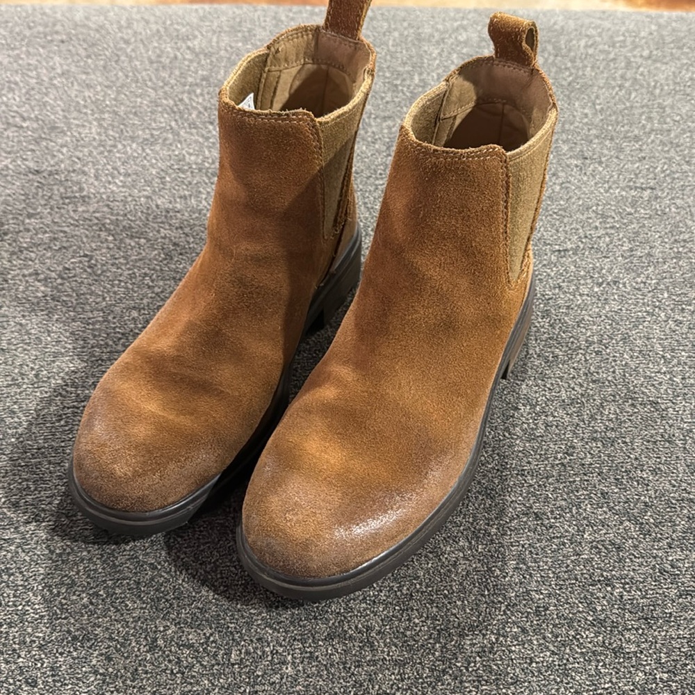 Ugg ankle boots women’s size 10 or men’s size 8 1/2